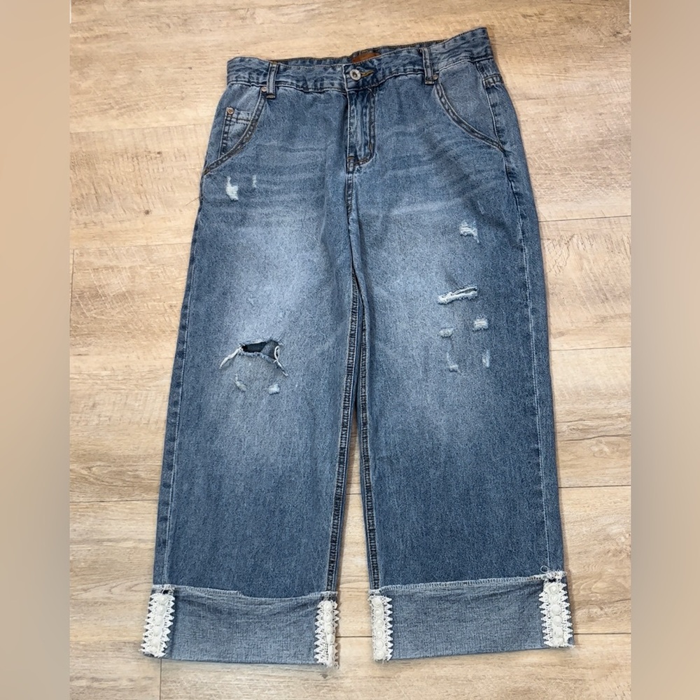 POL Women’s Wide Leg Wide Cuff Distressed Capri Jeans Size Medium
